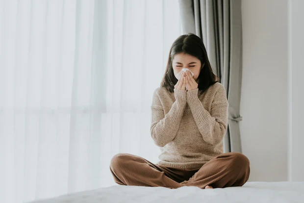 Gejala yang dirasakan/Foto:Freepik.com/Interstid Sama seperti varian Covid-19 sebelumnya, gejala Omicron XE seperti batuk, sakit kepala hingga demam