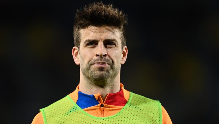 BARCELONA, SPAIN - MARCH 13: Gerard Pique of FC Barcelona looks on prior to the LaLiga Santander match between FC Barcelona and CA Osasuna at Camp Nou on March 13, 2022 in Barcelona, Spain. (Photo by David Ramos/Getty Images)