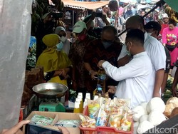 Gubernur ASS Cek Harga Pasar, Minyak Goreng Curah Rp 14.000-Cabai Turun