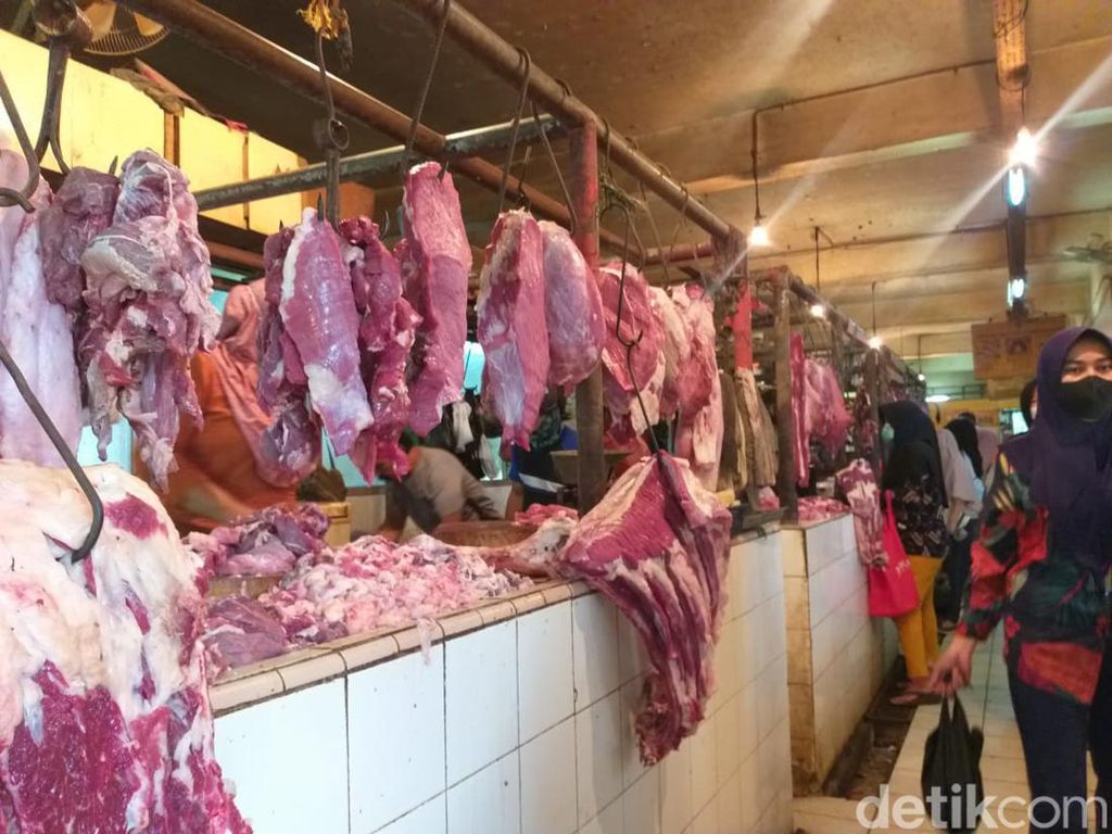 Pembeli Ngibrit! Harga Daging Sapi di Jakarta Tembus Rp 150 Ribu Pembeli Ngibrit! Harga Daging Sapi di Jakarta Tembus Rp 150 Ribu