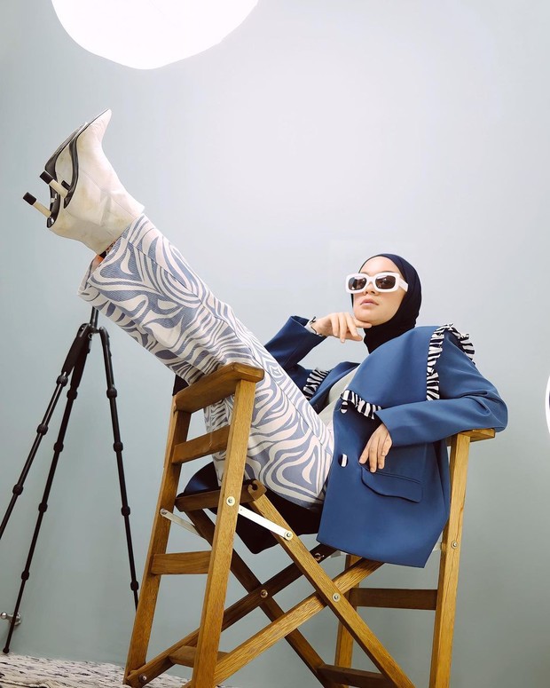 Inspirasi Busana Bernuansa Cheerful ala Tantri Namirah