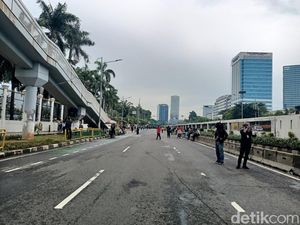 Jelang Demo Buruh Depan DPR, Lalin Menuju Jl Gatot Subroto Ditutup Jelang Demo Buruh Depan DPR, Lalin Menuju Jl Gatot Subroto Ditutup