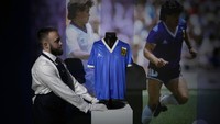 Mengutip AP, lelang jersey Maradona ini berlangsung dari 20 April hingga 4 Mei 2022 mendatang. (AP Photo/Matt Dunham).  