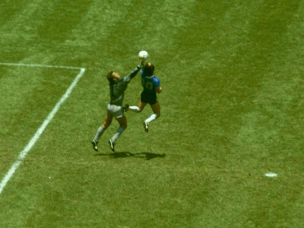 Foto-foto Bola Gol Tangan Tuhan Maradona yang Akan Dilelang Foto-foto Bola Gol Tangan Tuhan Maradona yang Akan Dilelang