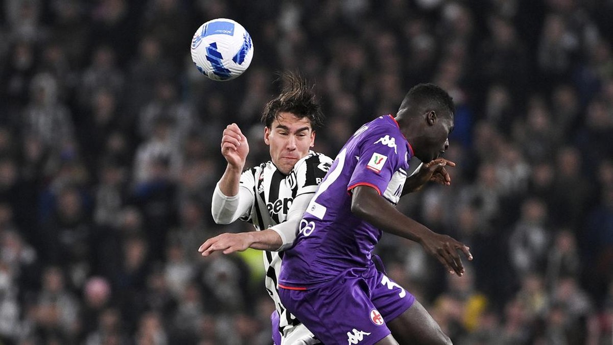 Duel Juventus lawan Fiorentina. Foto: AP/Marco Alpozzi