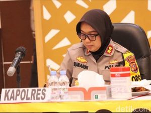 Kisah Sumarni, Gadis Penjaja Kue yang Kini Pimpin Polres Subang Kisah Sumarni, Gadis Penjaja Kue yang Kini Pimpin Polres Subang