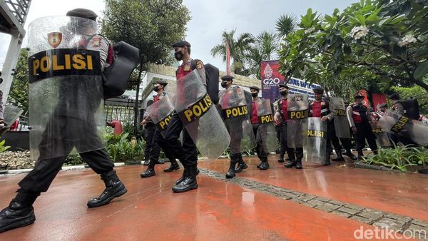 Kawal Demo 21 April, Aparat Mulai Siaga di Kawasan Patung Kuda