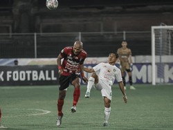 Masa Libur, Intip Aktivitas Pemain Bali United Leonard Tupamahu