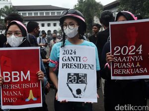 Momen Mahasiswa-Ojol di Bandung Tolak Presiden 3 Periode Momen Mahasiswa-Ojol di Bandung Tolak Presiden 3 Periode