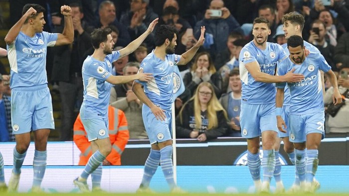 Manchester Citys Riyad Mahrez, right, celebrates after scoring his sides opening goal during the English Premier League soccer match between Manchester City and Brighton and Hove Albion at the Etihad Stadium in Manchester, England, Wednesday, April 20, 2022. (AP Photo/Dave Thompson)