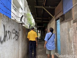 Bukan Hanya Seorang yang Akses Jalannya Terhalang Tembok SMKN 69 DKI