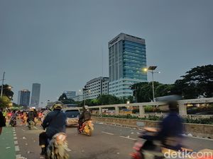 Massa Demo 21 April di DPR Bubar, Jalan Gatot Subroto Kembali Dibuka