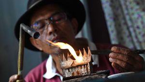 Menjaga Kilau Perak Khas Koto Gadang