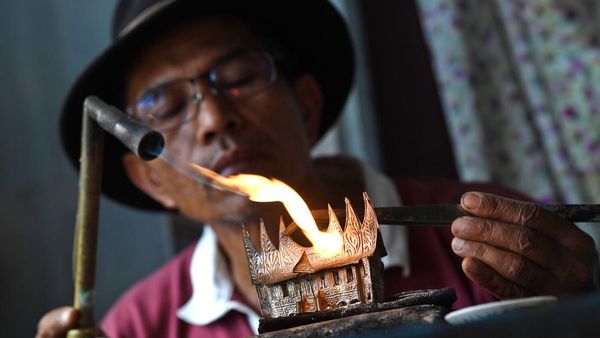 Menjaga Kilau Perak Khas Koto Gadang