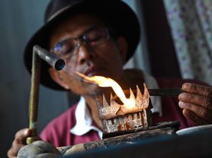 Menjaga Kilau Perak Khas Koto Gadang