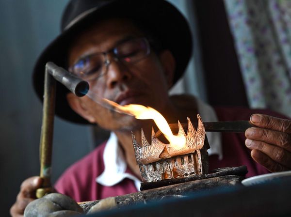 Menjaga Kilau Perak Khas Koto Gadang