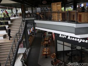 Ide Siapa Sih, Ada Jembatan di Atas Jalan Tol KM 456? Ide Siapa Sih, Ada Jembatan di Atas Jalan Tol KM 456?