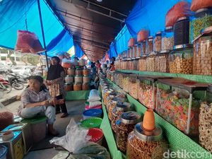 Pedagang Kue Kering Khas Melayu di Pekanbaru Bermunculan Jelang Lebaran