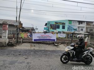 Tanggapan Warga Depok Usai TKP Mobil Tertabrak KRL Ditutup Permanen