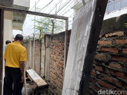 Sebulan Usai Rapat Disdik DKI, Warga Masih Terhalang Tembok SMKN 69