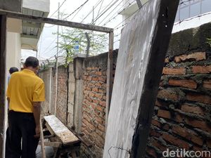 Sebulan Usai Rapat Disdik DKI, Warga Masih Terhalang Tembok SMKN 69 Sebulan Usai Rapat Disdik DKI, Warga Masih Terhalang Tembok SMKN 69