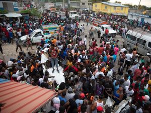 Truk Tertimpa Pesawat Jatuh di Haiti, 5 Orang Tewas Truk Tertimpa Pesawat Jatuh di Haiti, 5 Orang Tewas