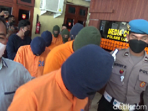 Pesta Narkoba di Lumajang Digerebek, 66 Orang Diamankan Pesta Narkoba di Lumajang Digerebek, 66 Orang Diamankan