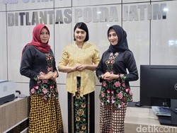 Anggunnya Polwan Polda Jatim Kenakan Baju Adat Peringati Hari Kartini