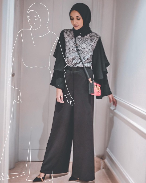 Potret Zaskia Sungkar dengan Busana Serba Hitam/ Foto : Instagram @zaskiasungkar15 Potret Zaskia Sungkar dengan Busana Serba Hitam