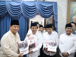 Ini Doa Ning Sus untuk Prabowo yang Jenguk ke Ponpes Zainul Hasan Genggong