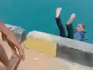 Viral, Pria di Nias Tewas Dilempar ke Laut Gegara Cekcok Soal Harga Ikan Viral, Pria di Nias Tewas Dilempar ke Laut Gegara Cekcok Soal Harga Ikan