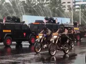 Rantis Berjejer Jelang Demo Tolak Presiden 3 Periode di DPR Rantis Berjejer Jelang Demo Tolak Presiden 3 Periode di DPR