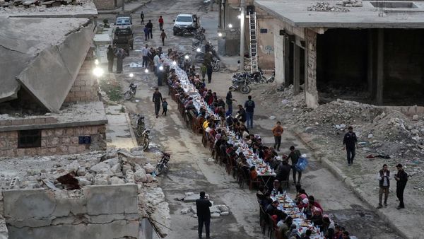 Begini Suasana Buka Puasa di Garis Terdepan Perang Suriah