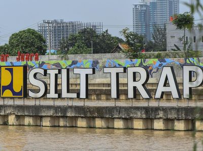 Dulu Cuma Dilirik Sambil Lewat, Kini Kalimalang Buat Ngabuburit