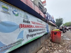Sempat Menumpuk di Tepi Jalan Cicadas, Sampah Kasur-Sofa Sudah Dibersihkan
