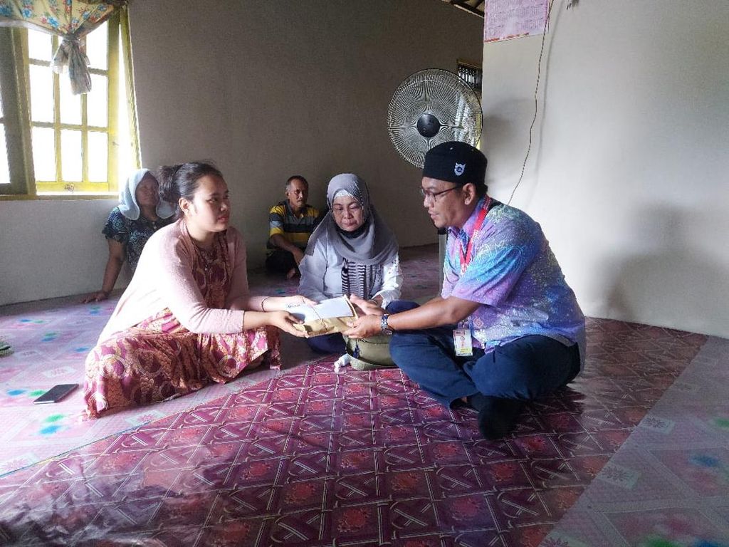 Alfamart Beri Santunan buat Keluarga Korban Toko Ambruk di Banjar