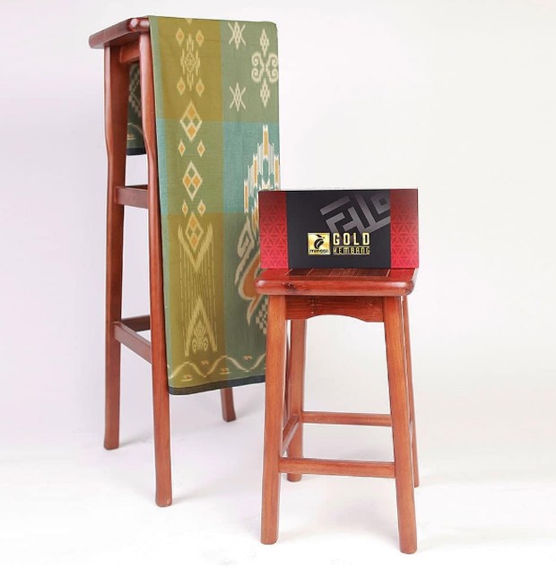 Sarung Mangga/Foto : instagram.com/sarungmangga Sarung Mangga varian Gold Kembang menampilkan warna yang cerah dan maskulin