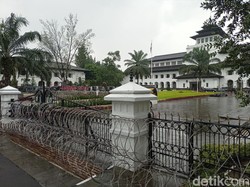 Mahasiswa Bakal Demo Lagi Hari Ini di Gedung Sate!