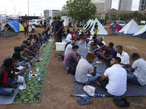 Muslim Sri Lanka Buka Bersama saat Demo Protes Krisis Ekonomi