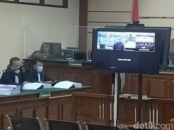 Bupati Probolinggo Nonaktif Puput Tantriana dan Suami Dituntut 8 Tahun Penjara