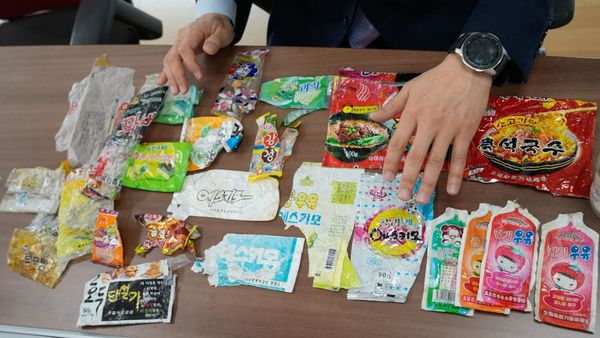 Tak Perlu Sadap, Warga Korsel Cari Informasi Soal Korut Lewat Sampah