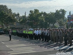 Selain Amankan Jalur Mudik, Polres Kediri Juga Awasi Prokes dan Sembako