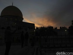 Bacaan Doa Qunut Subuh Arab dan Latin