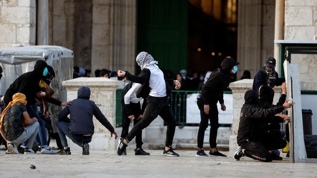 Bentrokan Kembali Pecah di Kompleks Masjid Al-Aqsa