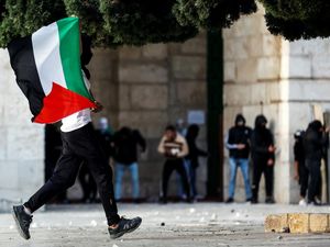 Warga Palestina-Polisi Israel Kembali Terlibat Bentrok di Yerusalem