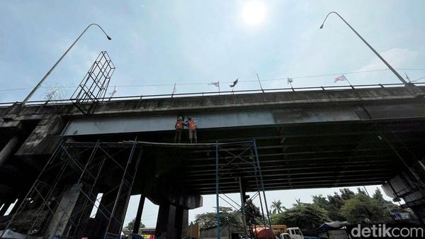 Biar Terang, Jembatan Layang Cileungsi Dicat Ulang