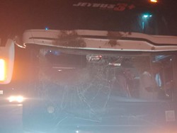 Keterlaluan! Bus NPM Dilempari Batu dan Tanah di Tol Palembang