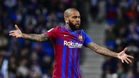 Dani Alves sempat mengungkapkan tidak menyesal meninggalkan Barcelona. Dia melakukan hal itu karena sudah tidak percaya dengan para petinggi klub. (Foto: AP/Alvaro Barrientos)