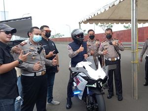 Bruum! Dirlantas Polda Metro Jajal Trek Street Race BSD Pakai Motor Sport Bruum! Dirlantas Polda Metro Jajal Trek Street Race BSD Pakai Motor Sport