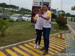 Hobi Road Trip, Donna Agnesia dan Darius Sinathrya Bagikan Tips Perjalanan Jarak Jauh